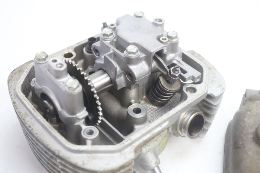 photo de FRONT CYLINDER HEAD HONDA XLV VARADERO 125 (2007 - 2012) - Focus on structure