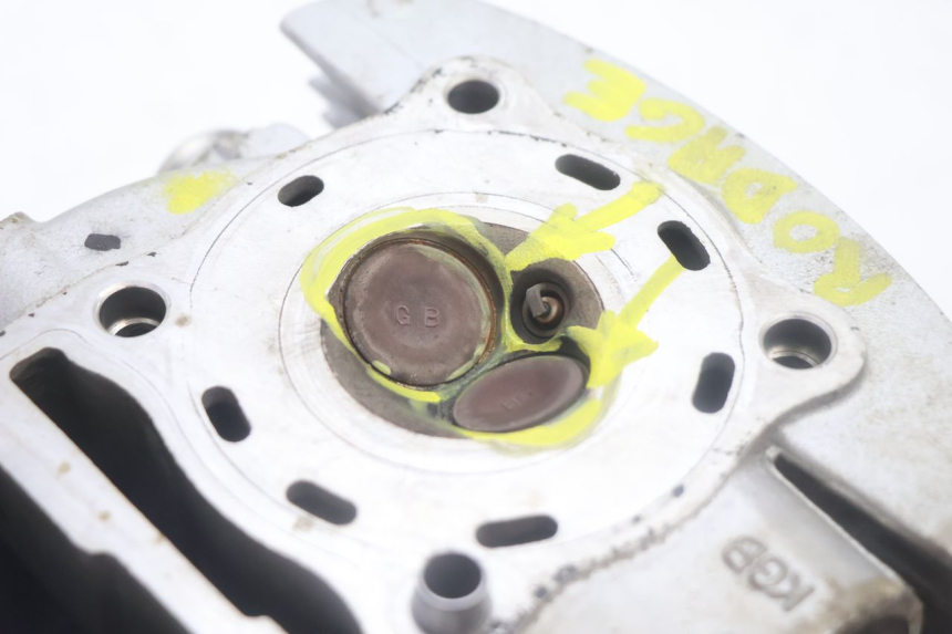 photo de FRONT CYLINDER HEAD HONDA XLV VARADERO 125 (2007 - 2012) - Fixing points details