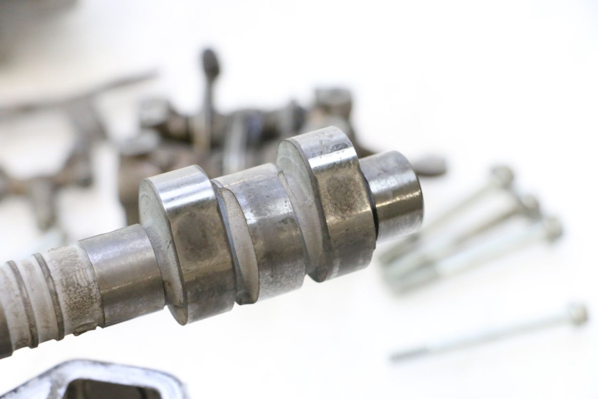 photo de FRONT CYLINDER HEAD HONDA XRV AFRICA TWIN 750 (1990 - 1992) - Distinctive features