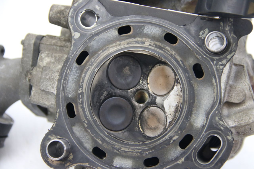 photo de CYLINDER HEAD SUZUKI BURGMAN 125 (2007 - 2014) - Fixing points details