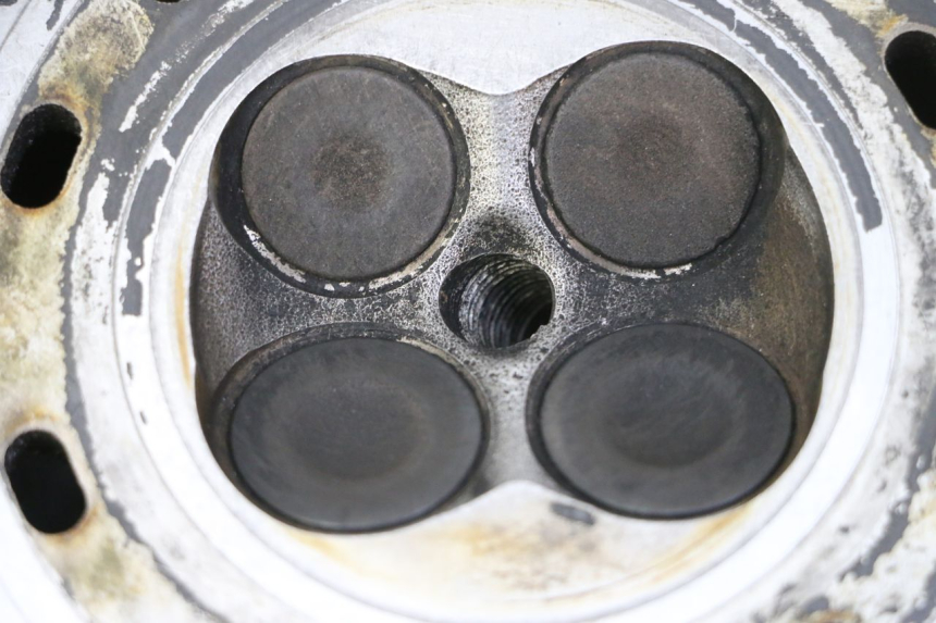 photo de CYLINDER HEAD SUZUKI BURGMAN 125 (2007 - 2014) - Focus on structure