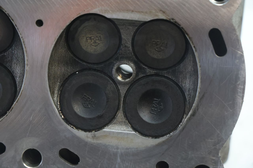 photo de CYLINDER HEAD BMW C SPORT 650 (2015 - 2021) - Distinctive features