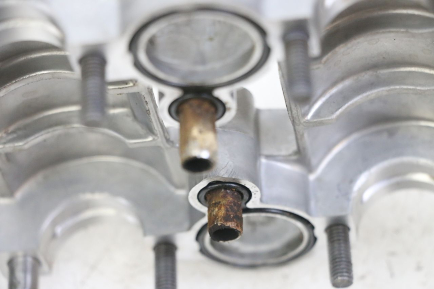 photo de CYLINDER HEAD HONDA CB R 1000 (2018 - 2023) - Alternative perspective