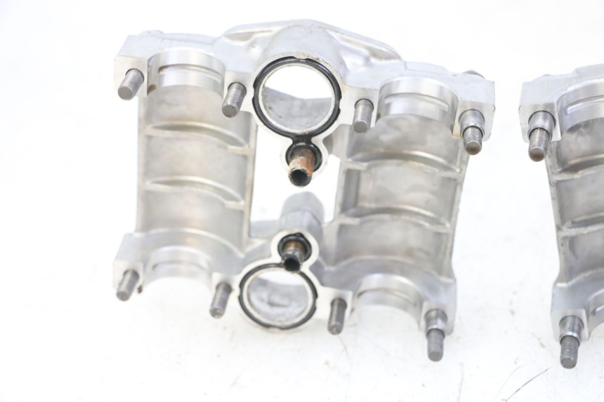 photo de CYLINDER HEAD HONDA CB R 1000 (2018 - 2023) - Fixing points details