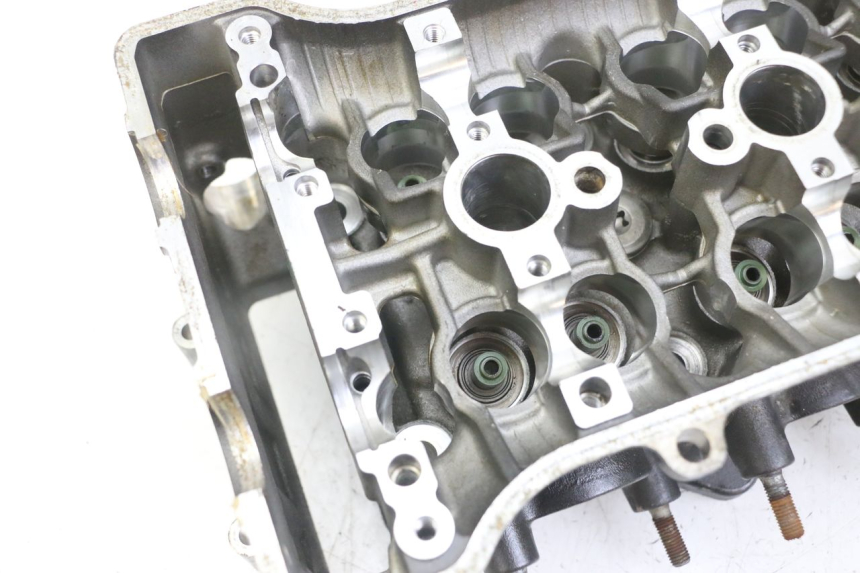 photo de CYLINDER HEAD HONDA CB R 1000 (2018 - 2023) - Surface and material condition