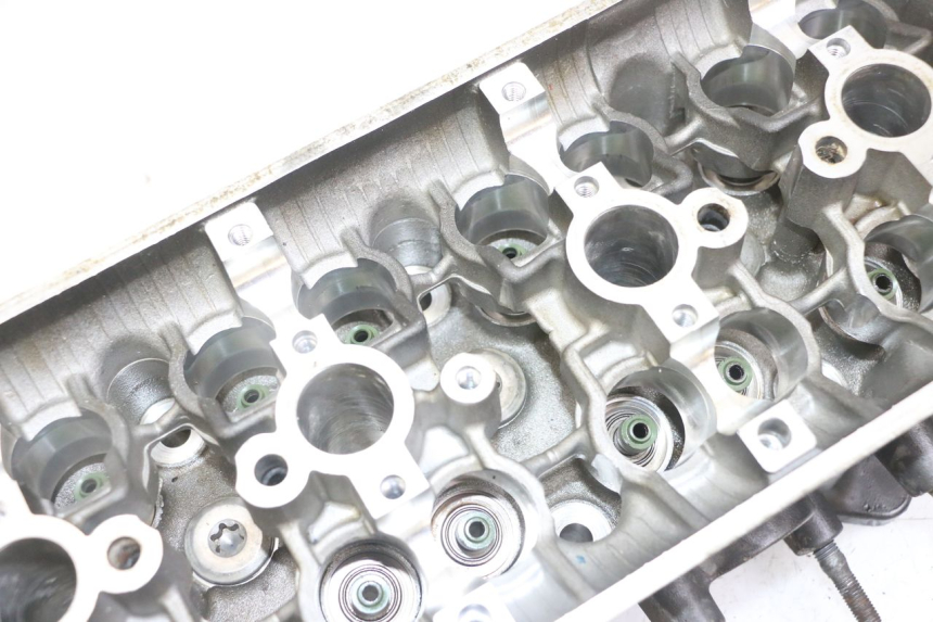 photo de CYLINDER HEAD HONDA CB R 1000 (2018 - 2023) - Distinctive features