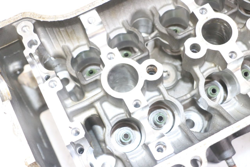 photo de CYLINDER HEAD HONDA CB R 1000 (2018 - 2023) - Component zoom