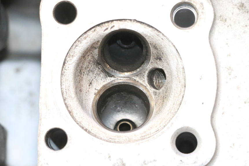 photo de CYLINDER HEAD HONDA CB TWO FIFTY 250 (1991 - 2002) - Alternative angle