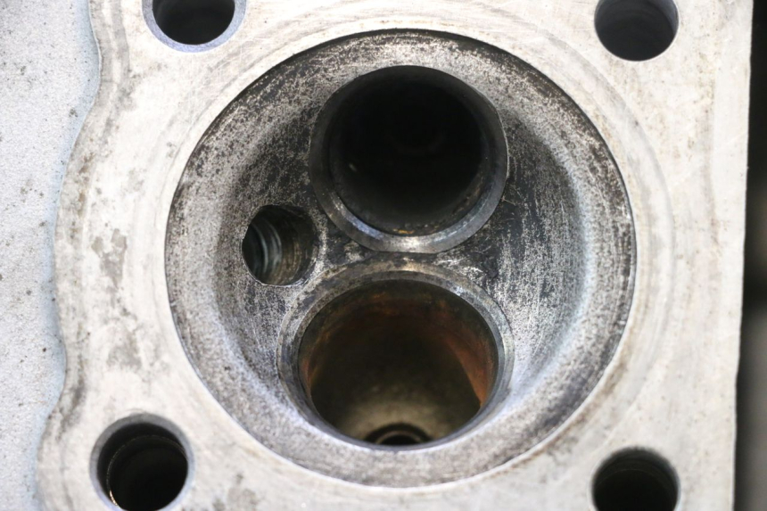 photo de CYLINDER HEAD HONDA CB TWO FIFTY 250 (1991 - 2002) - Spare part profile view