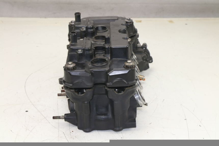 photo de CYLINDER HEAD HONDA CBF N 600 (2004 - 2007) - Detailed visual inspection