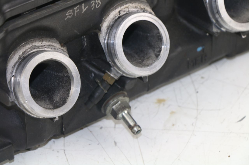 photo de CYLINDER HEAD HONDA CBF N 600 (2004 - 2007) - Alternative angle