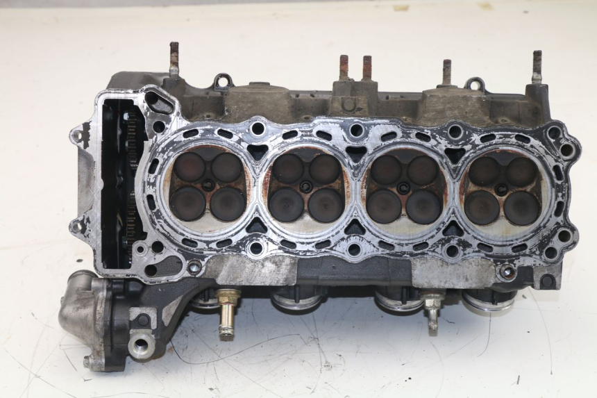 photo de CYLINDER HEAD HONDA CBF N 600 (2004 - 2007) - Technical close-up
