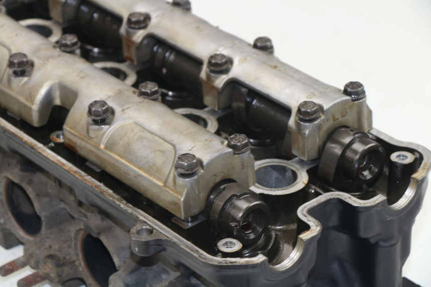 photo de CYLINDER HEAD HONDA CBF N 600 (2004 - 2007) - Fixing points details