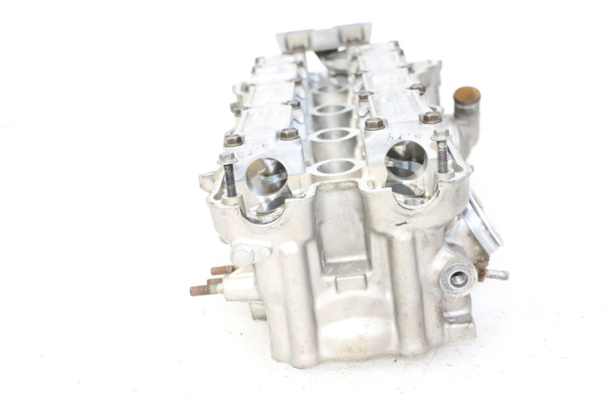 photo de CYLINDER HEAD HONDA CBR RR FIREBLADE 900 (1992 - 1994) - High-resolution close-up