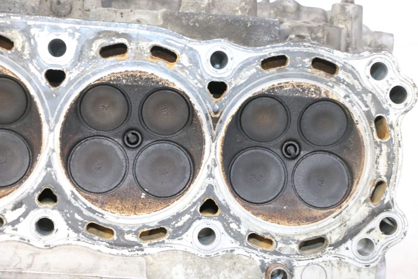 photo de CYLINDER HEAD HONDA CBR RR FIREBLADE 900 (1992 - 1994) - Surface and material condition