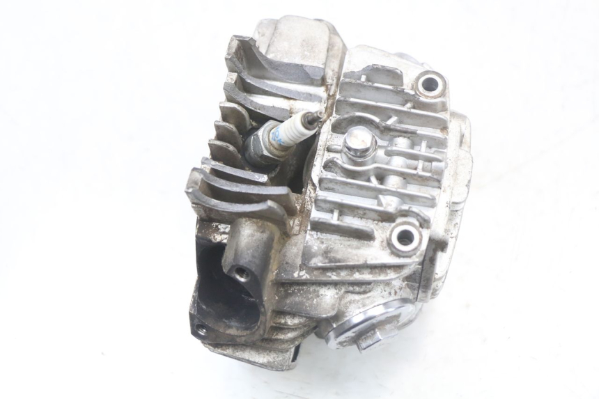 photo de CYLINDER HEAD LONCIN DIRT BIKE 125 - Alternative perspective
