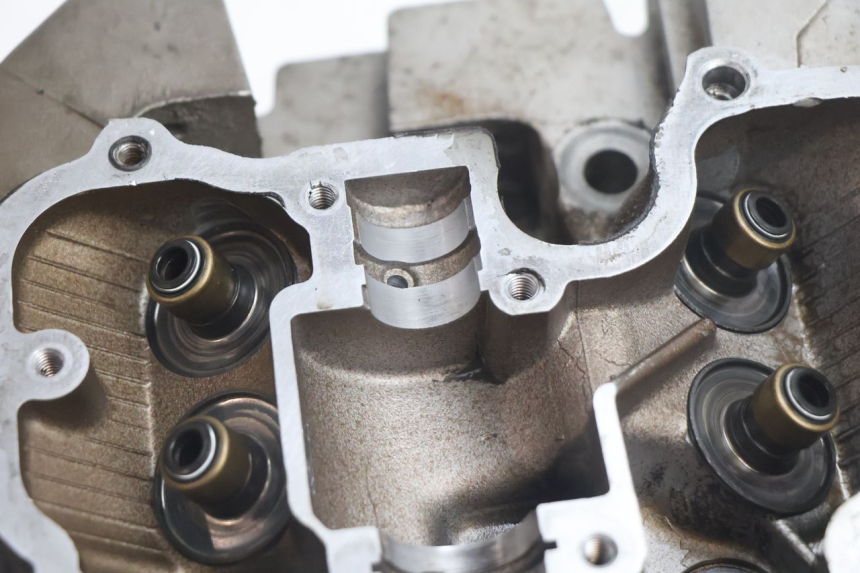 photo de CYLINDER HEAD SUZUKI DR S 600 (1985 - 1989) - Component detail