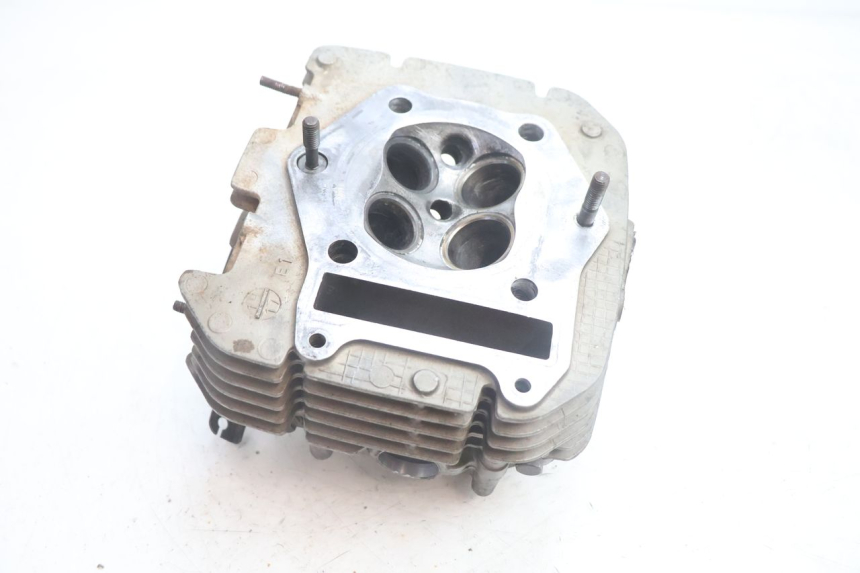 photo de CYLINDER HEAD SUZUKI DR S 600 (1985 - 1989) - Supplementary product photo