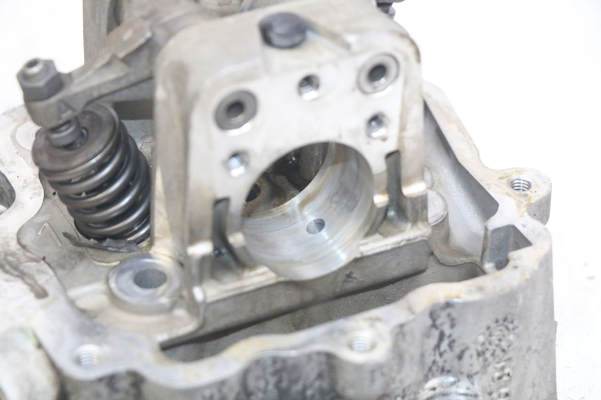 photo de CYLINDER HEAD PEUGEOT ELYSEO 125 (1999 - 2004) - Alternative angle