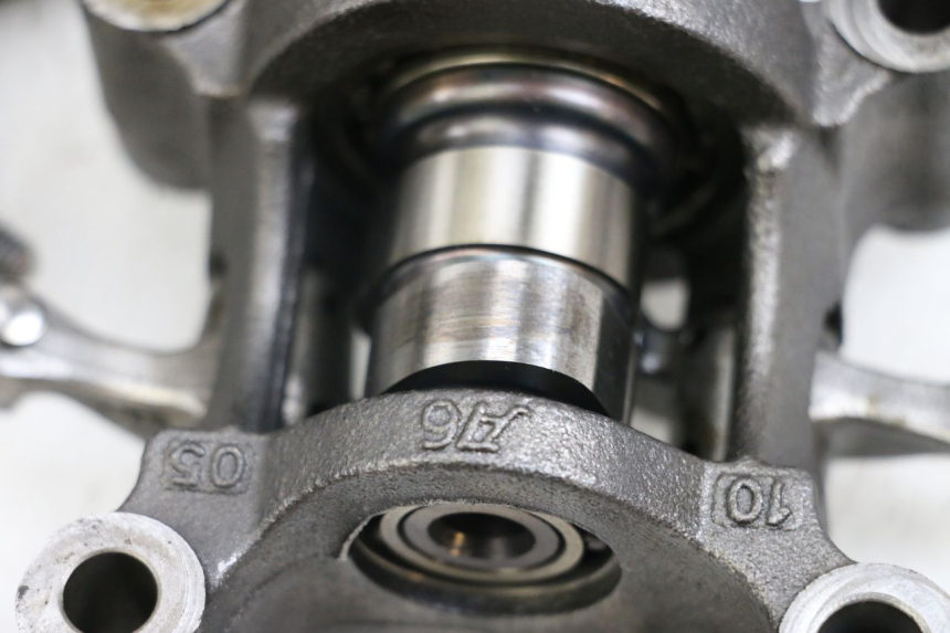 photo de Cylinder head HONDA FES S-WING SWING ABS 125 (2007 - 2015) - Component zoom