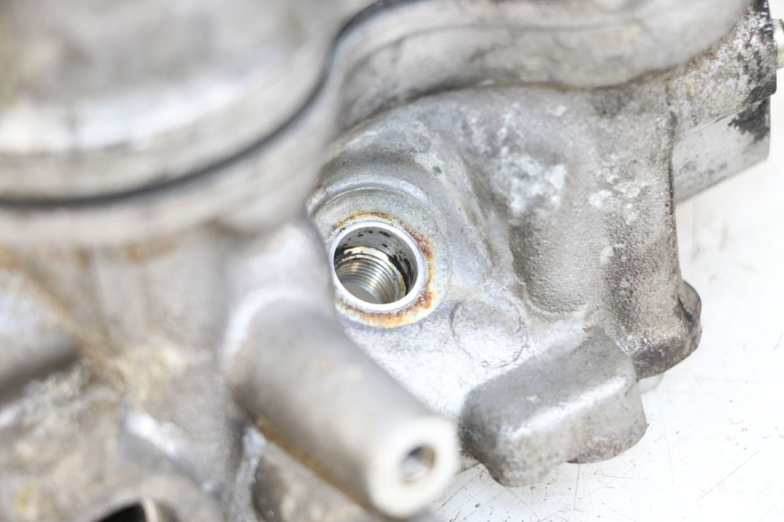 photo de Cylinder head HONDA FES S-WING SWING ABS 125 (2007 - 2015) - Zoom on usage condition