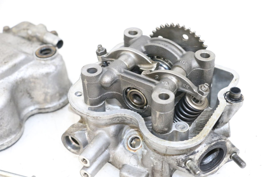 photo de Cylinder head HONDA FES S-WING SWING ABS 125 (2007 - 2015) - Markings and original references