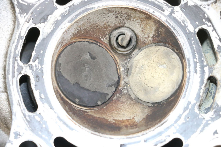 photo de Cylinder head HONDA FES S-WING SWING ABS 125 (2007 - 2015) - Additional view of the item