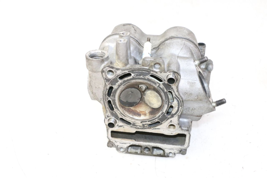 photo de Cylinder head HONDA FES S-WING SWING ABS 125 (2007 - 2015) - Zoom on usage condition