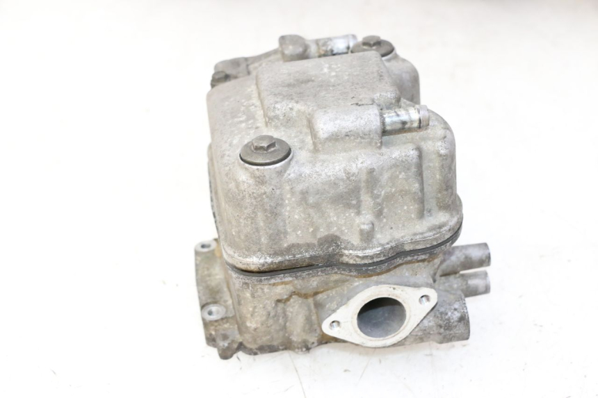 photo de Cylinder head HONDA FES S-WING SWING ABS 125 (2007 - 2015) - Alternative perspective