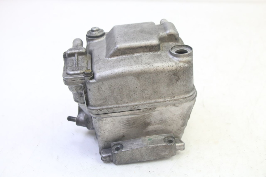 photo de Cylinder head HONDA FES S-WING SWING ABS 125 (2007 - 2015) - High-resolution close-up