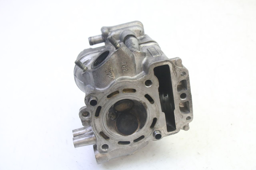 photo de Cylinder head HONDA FES S-WING SWING ABS 125 (2007 - 2015) - Detailed visual inspection