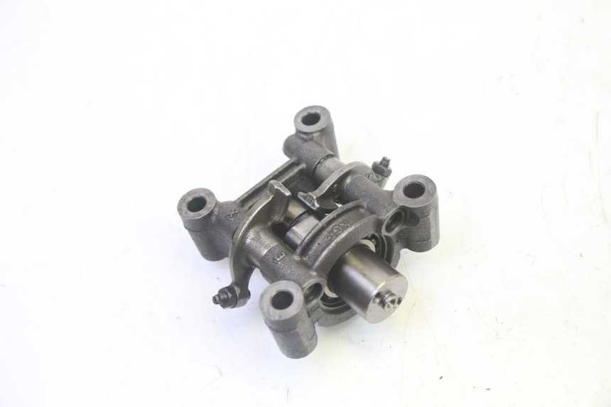 photo de Cylinder head HONDA FES S-WING SWING ABS 125 (2007 - 2015) - Alternative perspective