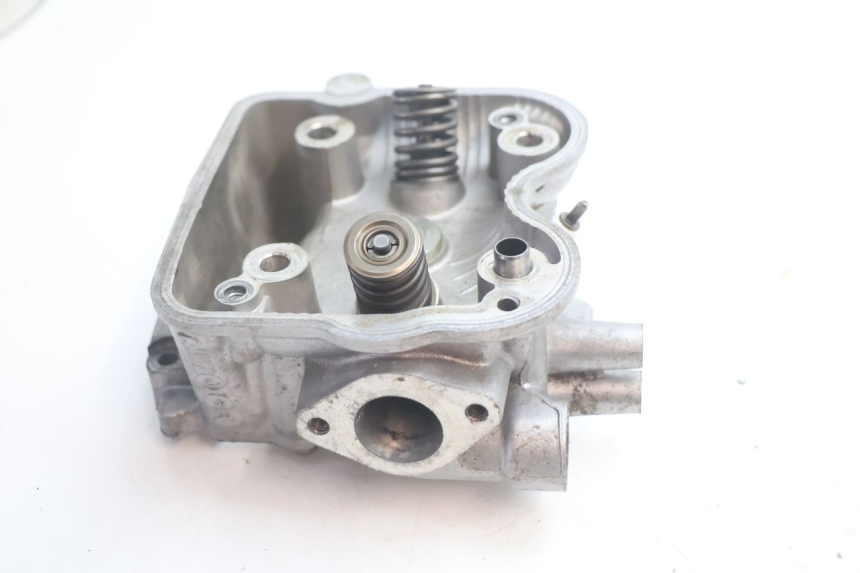 photo de Cylinder head HONDA FES S-WING SWING ABS 125 (2007 - 2015) - Component zoom
