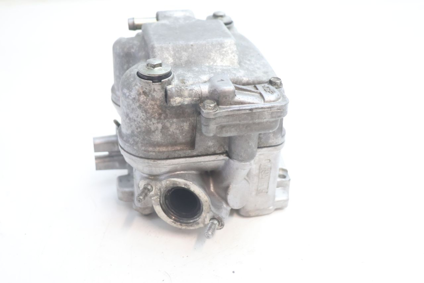 photo de Cylinder head HONDA FES S-WING SWING ABS 125 (2007 - 2015) - Detailed visual inspection