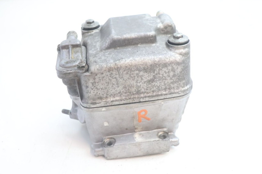 photo de Cylinder head HONDA FES S-WING SWING ABS 125 (2007 - 2015) - Focus on structure