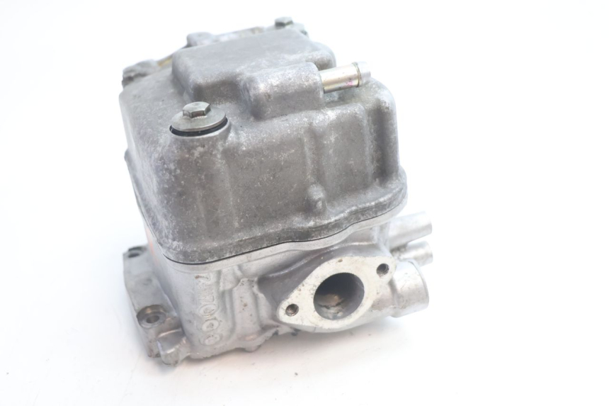 photo de Cylinder head HONDA FES S-WING SWING ABS 125 (2007 - 2015) - Alternative angle