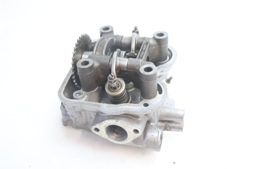 photo de Cylinder head HONDA FES S-WING SWING ABS 125 (2007 - 2015) - Zoom on usage condition
