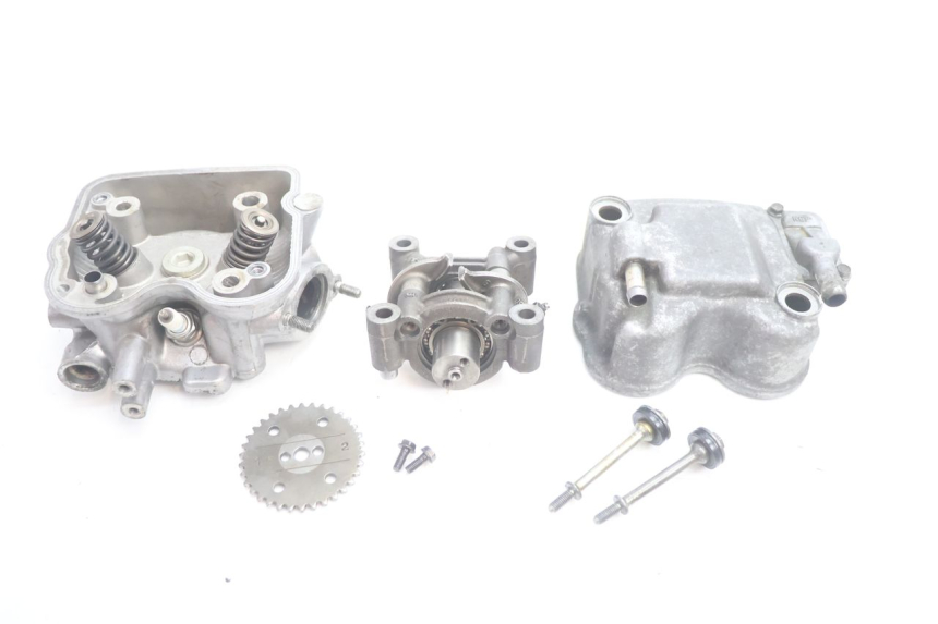 photo de Cylinder head HONDA FES S-WING SWING ABS 125 (2007 - 2015) - Technical close-up
