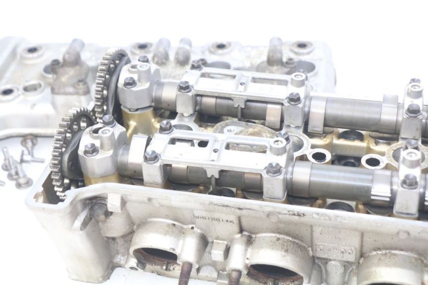 photo de CYLINDER HEAD YAMAHA FJR ABS 1300 (2006 - 2012) - Detailed visual inspection