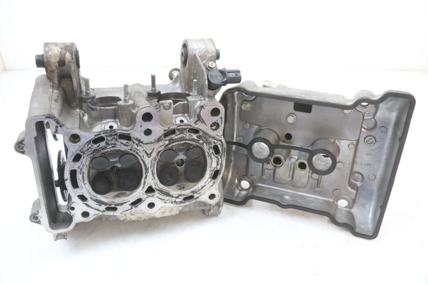 photo de CYLINDER HEAD HONDA FJS SILVER WING SILVERWING 400 (2005 - 2008) - Fixing points details