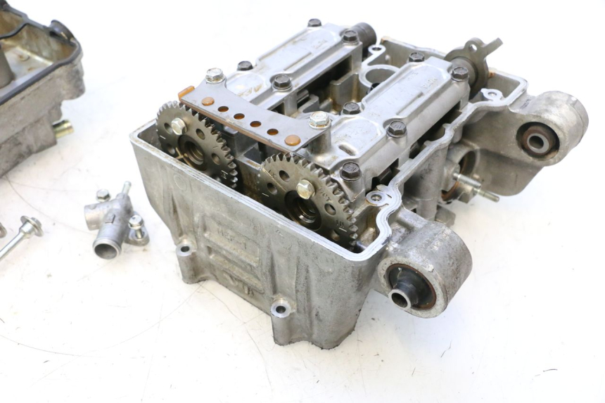 photo de CYLINDER HEAD HONDA FJS SILVER WING SILVERWING 400 (2005 - 2008) - Spare part profile view