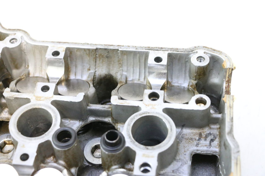 photo de CYLINDER HEAD HONDA FJS SILVER WING SILVERWING 400 (2005 - 2008) - Alternative perspective