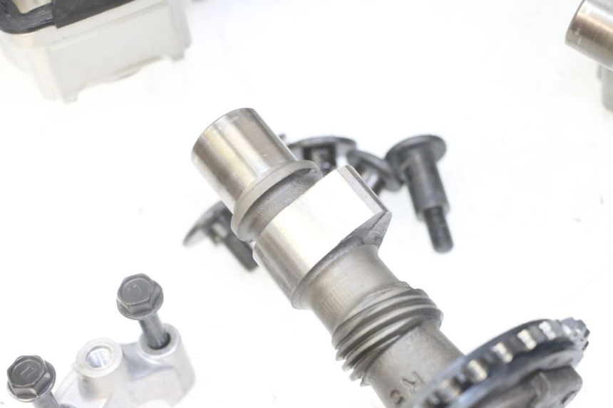 photo de CYLINDER HEAD SUZUKI GS GSE 500 (2001 - 2003) - High-resolution close-up