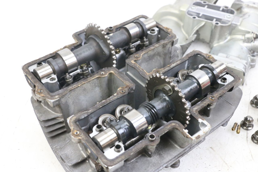 photo de CYLINDER HEAD SUZUKI GSX E 250 (1982 - 1983) - Alternative angle