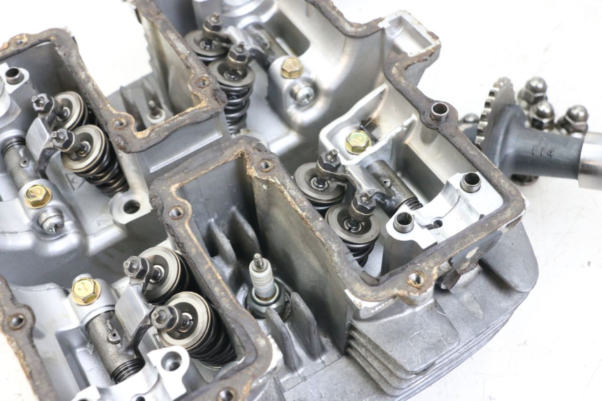 photo de CYLINDER HEAD SUZUKI GSX E 250 (1982 - 1983) - Spare part profile view