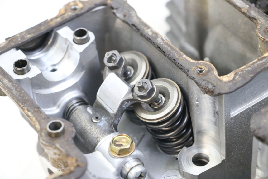 photo de CYLINDER HEAD SUZUKI GSX E 250 (1982 - 1983) - Zoom on usage condition