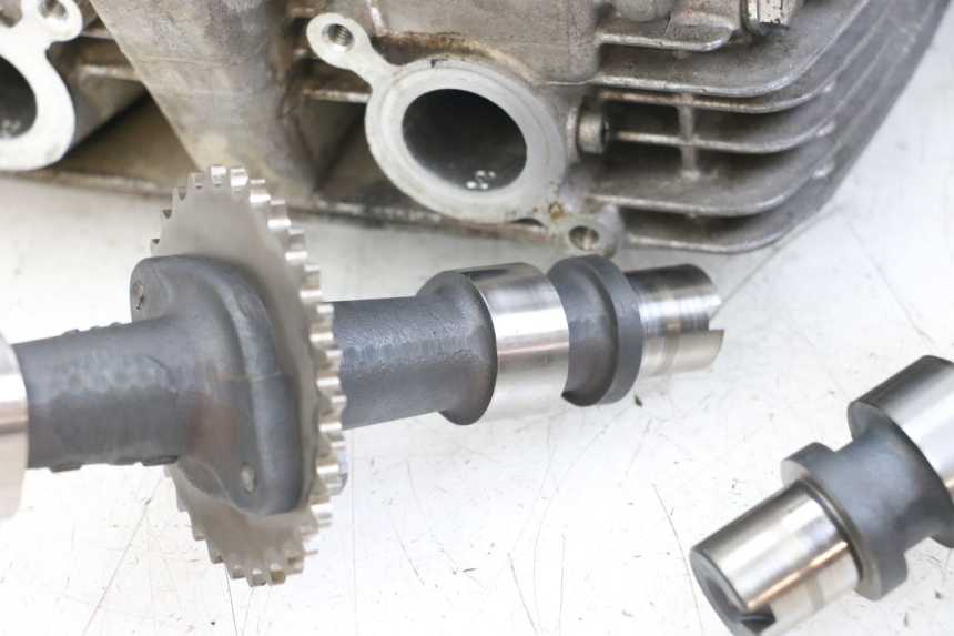 photo de CYLINDER HEAD SUZUKI GSX E 250 (1982 - 1983) - Surface and material condition