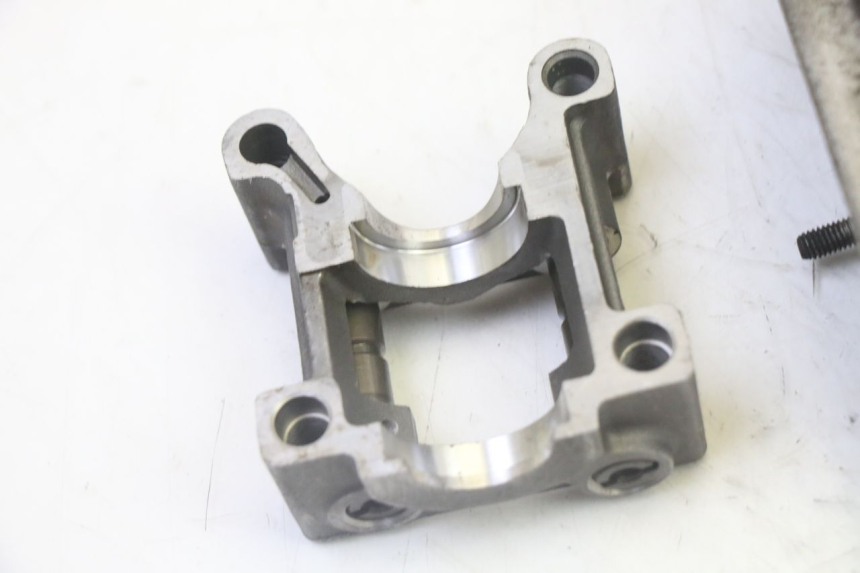 photo de CYLINDER HEAD DAELIM HISTORY 125 (2001 - 2002) - Fixing points details