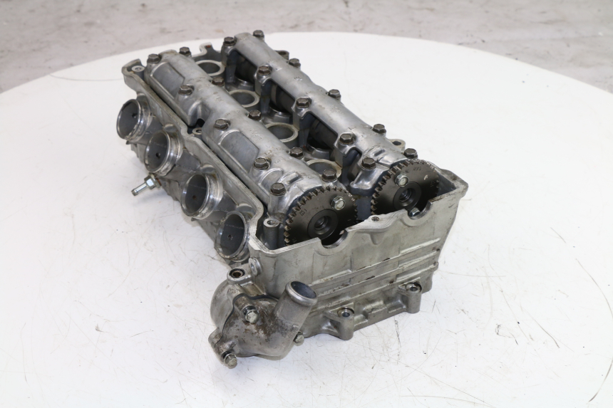 photo de CYLINDER HEAD HONDA CBR F 600 (1991 - 1994) - Distinctive features