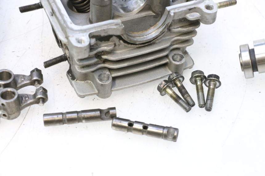 photo de CYLINDER HEAD PEUGEOT KISBEE 4T 50 (2010 - 2017) - Spare part profile view